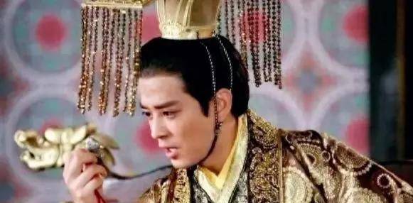 浅谈杨坚如何建立隋朝!机遇是留给有准备的人;杨坚险象环生