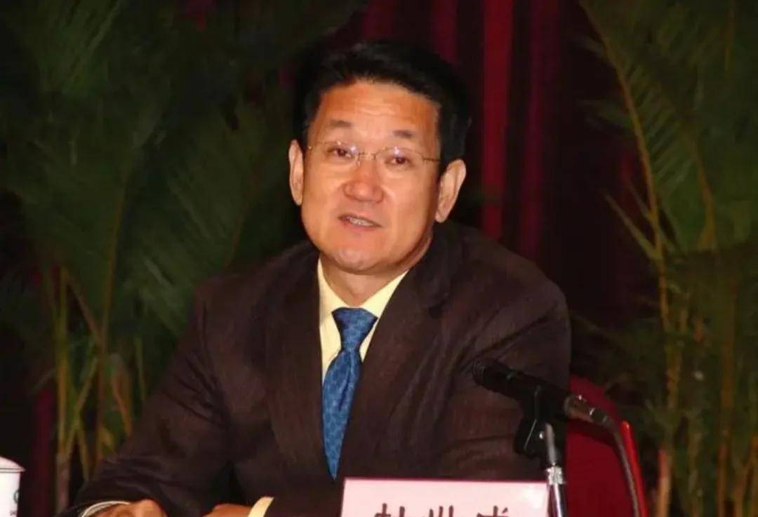 青岛市委书记杜世成:在任时经济飞速增长,但生活腐化被判无期