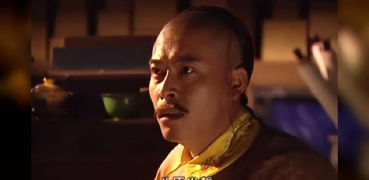 胤禔与一个会巫术的蒙古喇嘛巴汉格隆来往,利用喇嘛的巫术诅咒太子,这