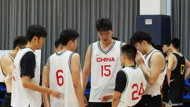 中国男篮热身赛:内线强势,外线待加强