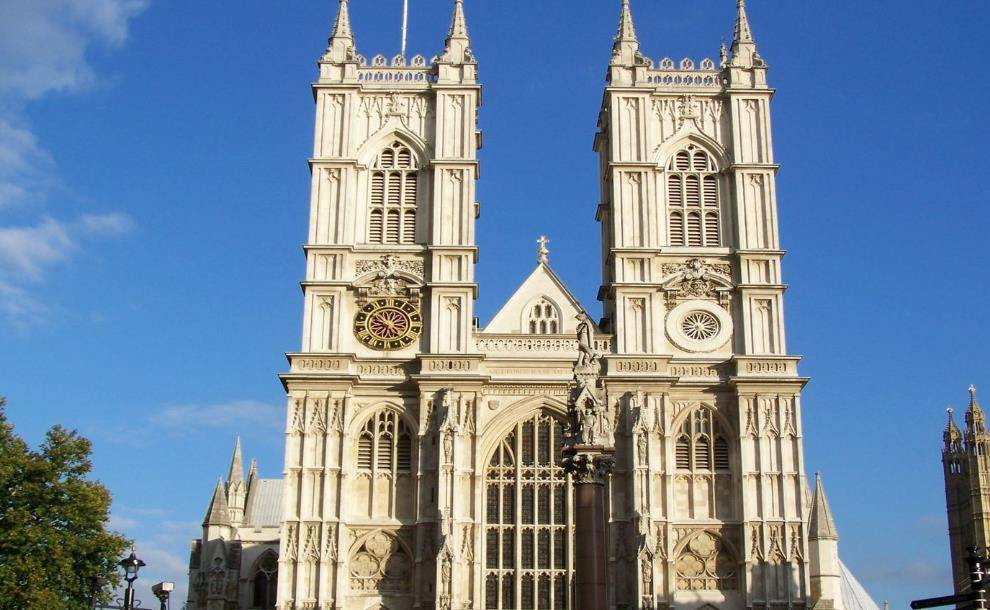 英国女孩坚持与瘫痪男友结婚,25年生3娃,直言:快坚持不下去了