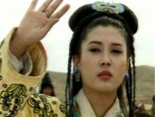 国舅因谋反被灭门,事后皇帝赐给太后一杯毒酒,说:你也去陪他吧