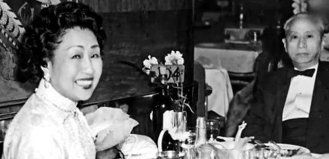 曾是"复旦校花",如今112岁坚持化妆,三个女儿一个比一个厉害