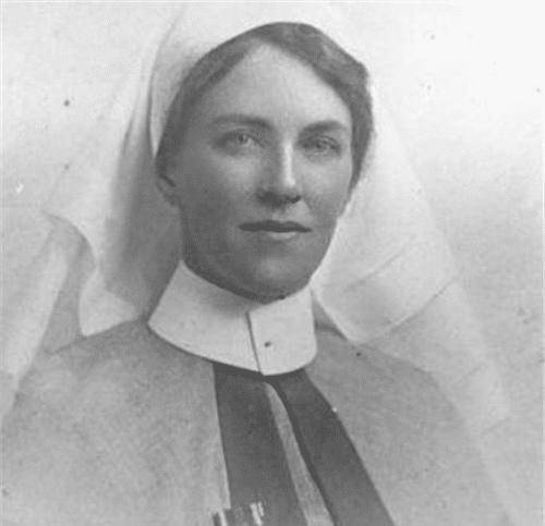 因一场病变成怪物,她为养活四个孩子,不顾嘲讽参加选丑比赛赚钱_玛丽