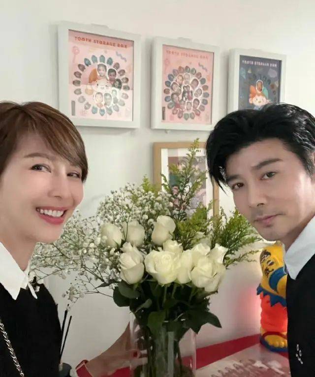 50岁的她秒变迷妹,合照173身高显得小鸟依人_张晋_照片_女孩子