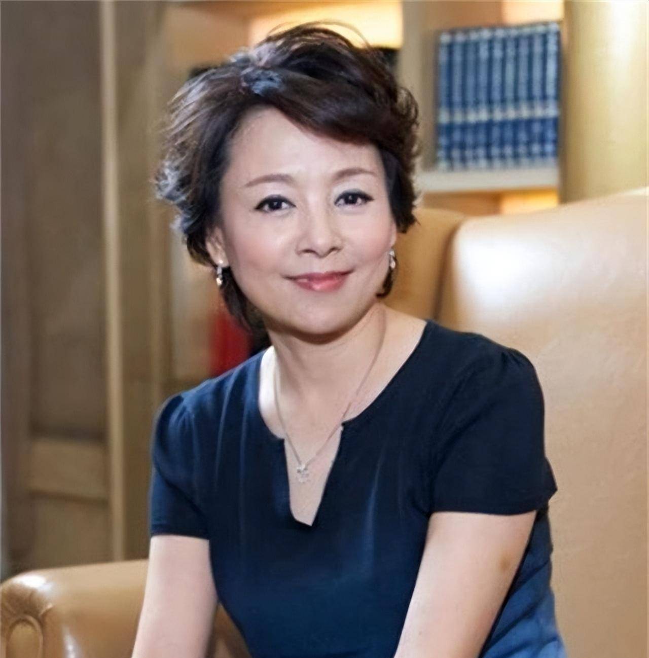 "弃夫出国",单身31年无子女,凭《庐山恋》爆红的张瑜近况如何