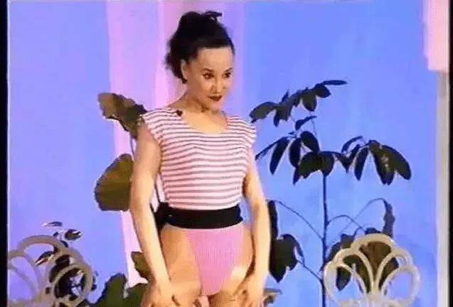 健美皇后马华,41岁英年早逝,5年后,正军级父亲抑郁而终