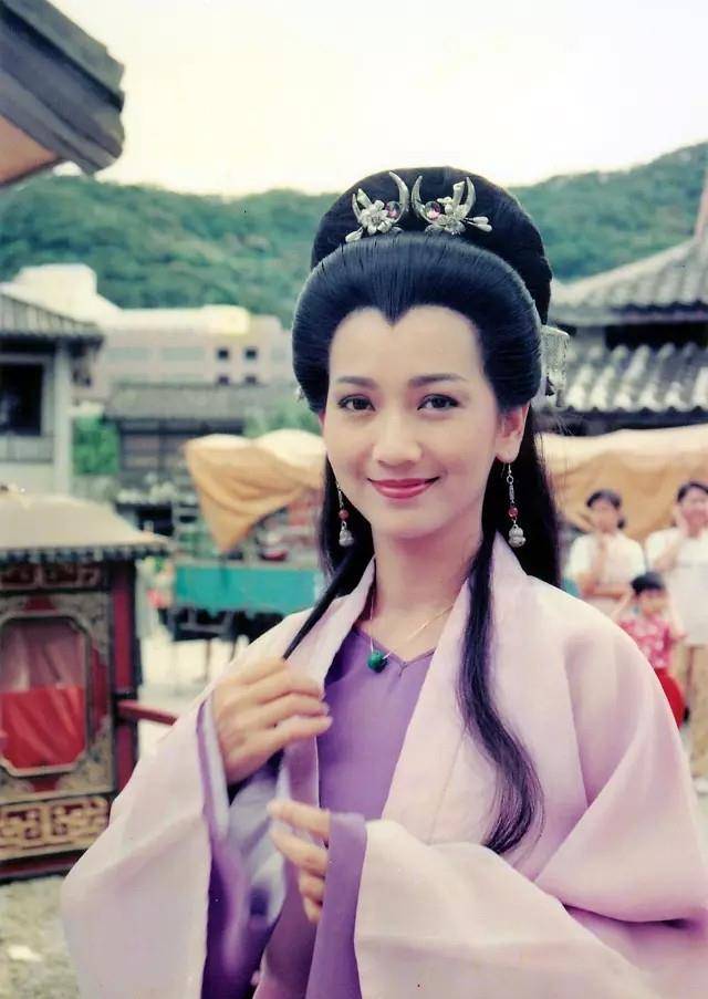 西游记》,那另外一部就非《新白娘子传奇》莫属,里面的白娘子一袭白衣