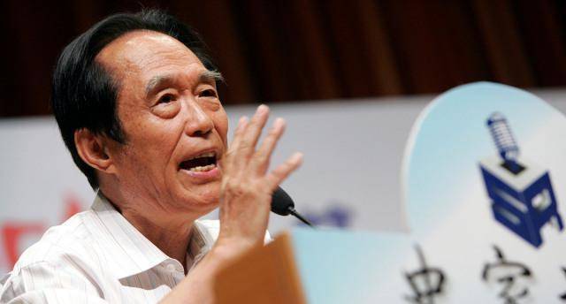 2008年,阎崇年被黄海清当众掌掴,背后缘由原是明清粉丝之争