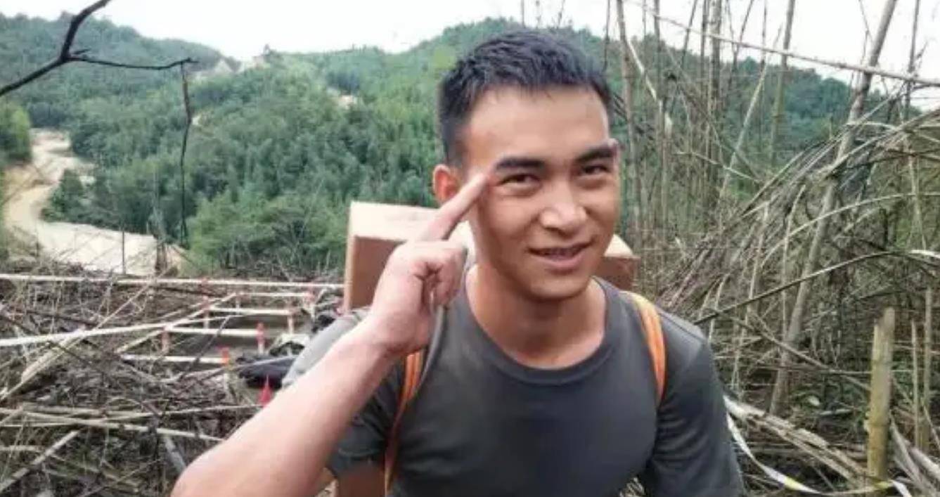 "排雷英雄"杜富国痛失双手双眼,和平年代获一等功,享受啥待遇?