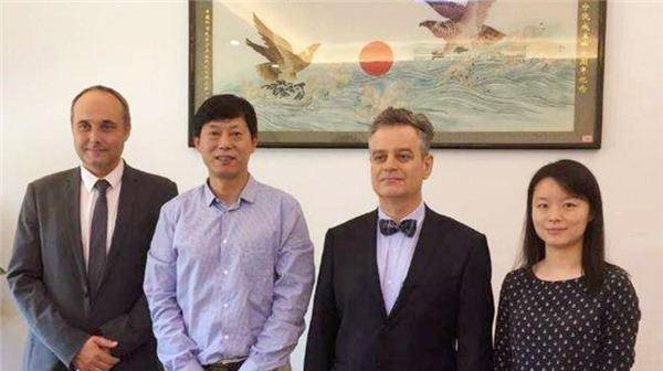 北大才女王延轶:23岁嫁37岁导师,29岁拿博士学位,39岁进正厅_舒红兵