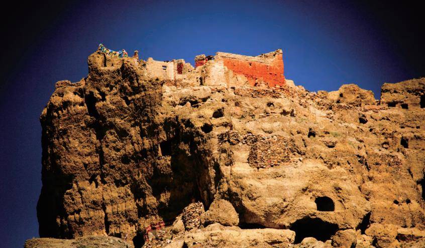 1984年,西藏牧民找牛时,误入神秘古城,被遍地骷髅吓出幻觉_扎西_牦牛