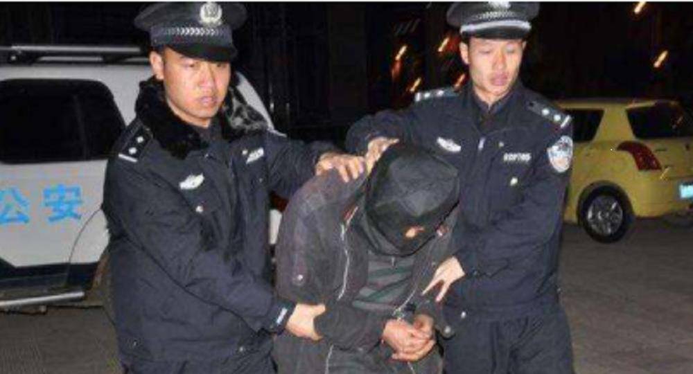 2016年,夫妻散步发现土里伸出只手,警察迅速出动侦破离奇绑架案