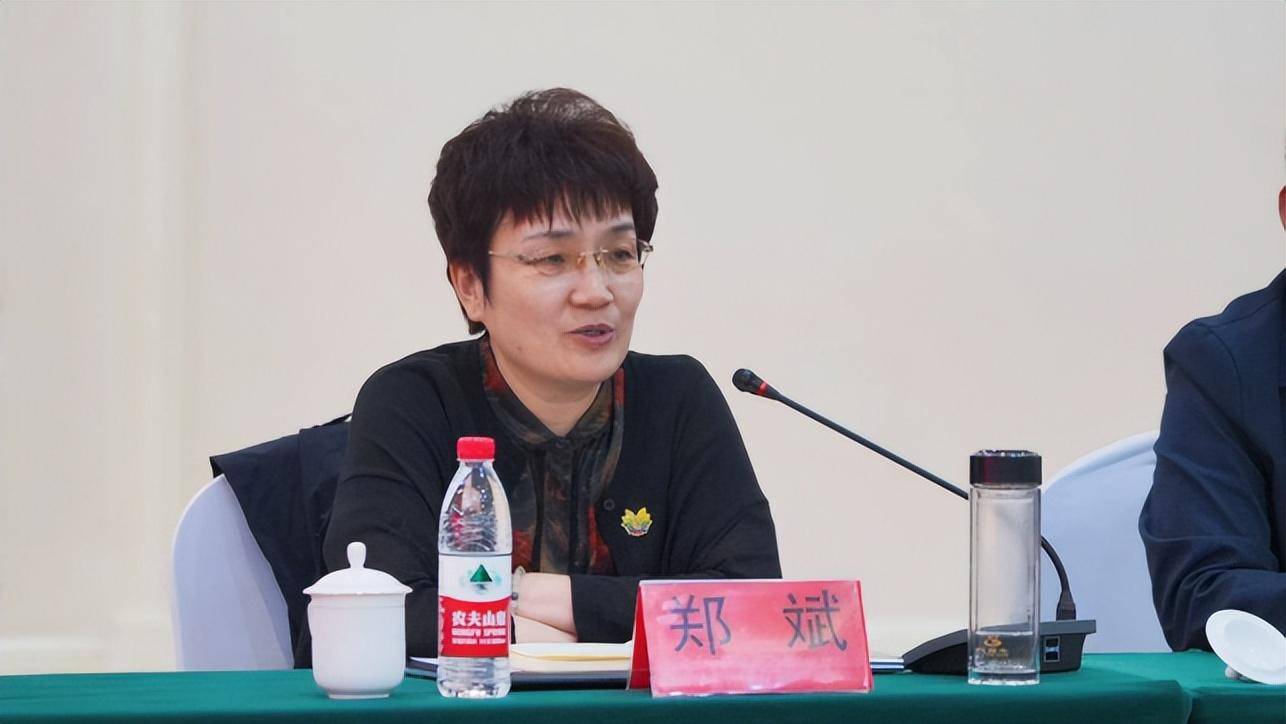 主任,党工委书记,河东区人大常委会党组副书记郑斌强调文化和旅游产业