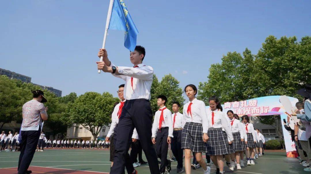 励志青春梦 ,礼赞一中情—南京市第一中学初中部初二年级青春仪式