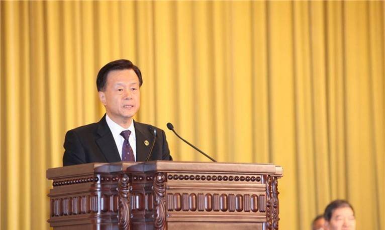 许荣茂:赚走数千亿移民海外,依然在我国富豪榜,背后有何缘由?