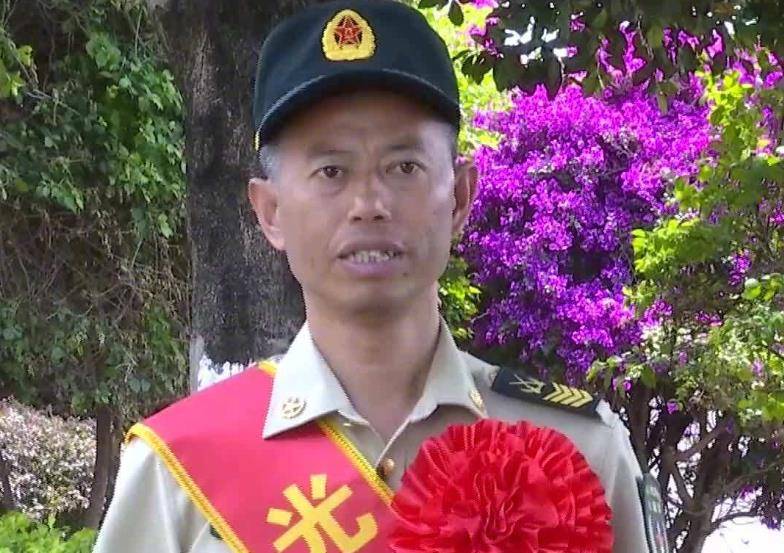 兵王王忠心两次入伍,带出了300多个导弹手,将军见到他都会敬礼