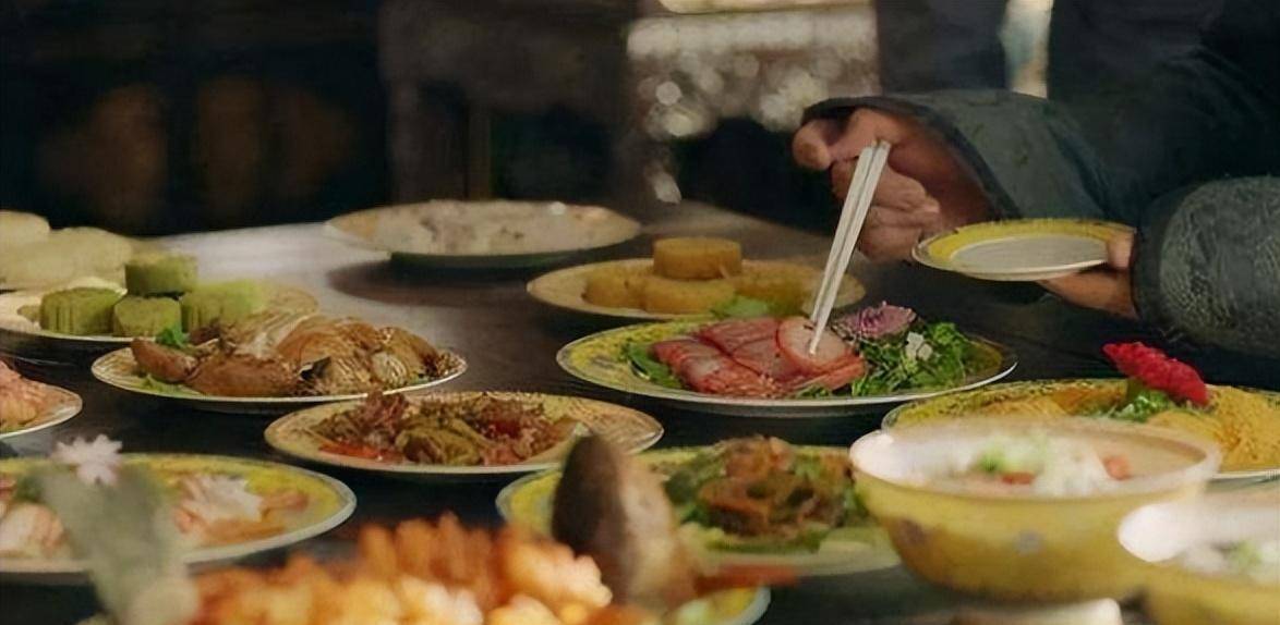 古人的餐桌礼仪,"菜不摆三,筷不成五,席不成六"是什么意思?