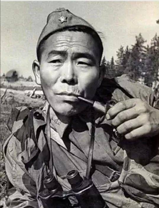 四旬黄皮肤大叔参军,却被战友轻视嘲笑,结果他狙杀367个敌人