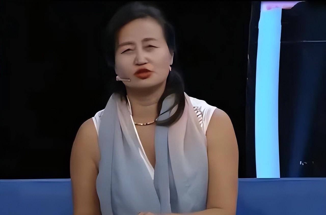 回顾:57岁大妈就喜欢小的,换了一个又一个,现任仅比儿子大2岁_王春花