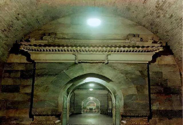 当年发掘皇帝陵,竟一年没进去……墓之巨大,宝物之多,超乎想象