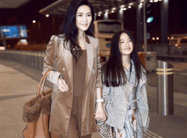 丈夫是谁至今是个谜,女儿12岁长相浮现生父基因_田海蓉_徐明_爸爸