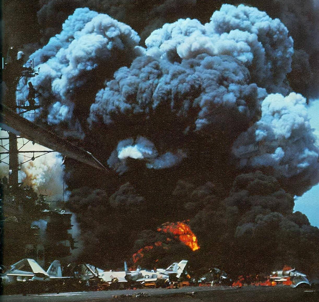 1967年,美航母南海起火爆炸,21架飞机被毁134人死亡,是阴谋吗