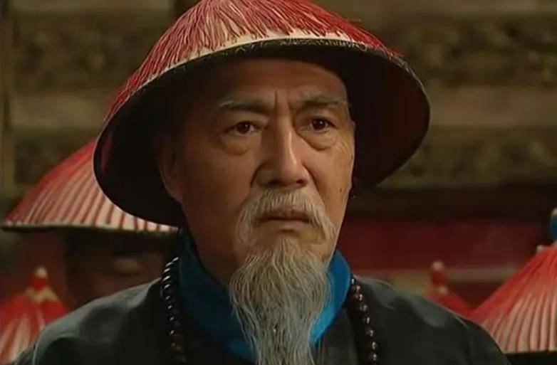 三年后,也就是康熙三十九年,张廷玉参加会试并考中进士,授为翰林院庶