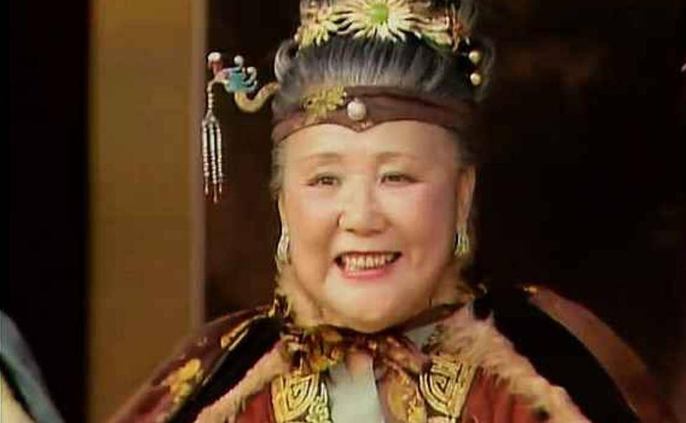 出身决定一切?从贫与富中,探析《红楼梦》中刘姥姥与贾母的形象