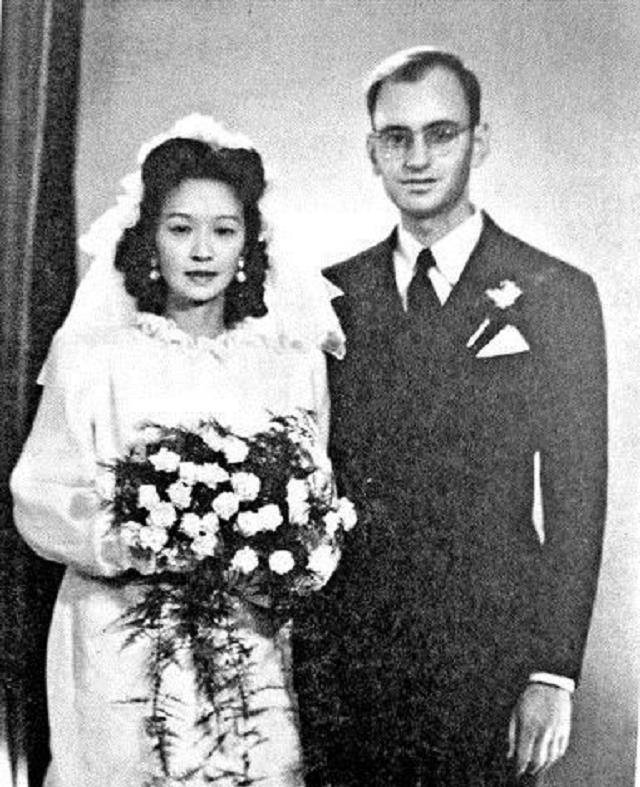 苦恋张充和多年未果,45岁卞之琳另娶他人,重逢之时已是古稀