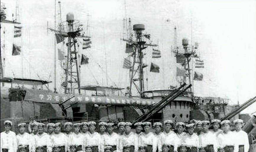 海军败类赖三羊,因不满撤职炸军舰,134名战友牺牲,损失达11亿