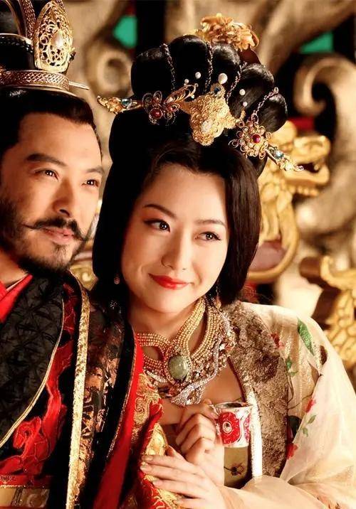 公元582年,比杨广大了三岁的萧美娘就这样嫁进了大隋,如果是按照一个