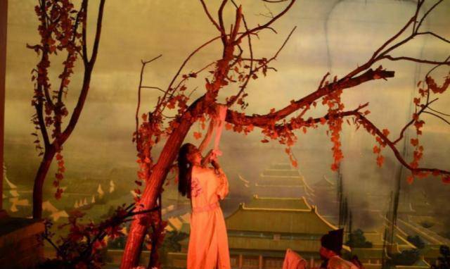 培植阉党的天启皇帝朱由校,兢兢业业十七年,吊死煤山的崇祯皇帝朱由检