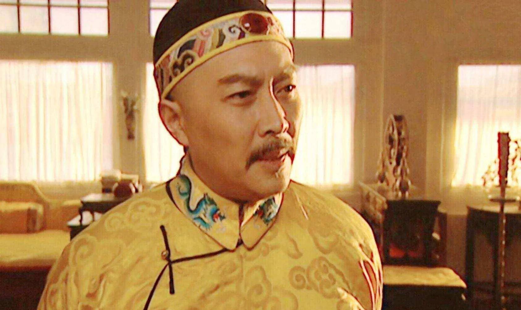 给他们牵线搭桥的,很多人想不到,是乾隆的父亲——"四爷"雍正有介绍人