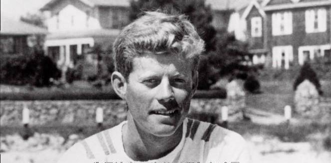 风流的约翰肯尼迪,与女间谍开房3天不出门,在派对上找应召女郎