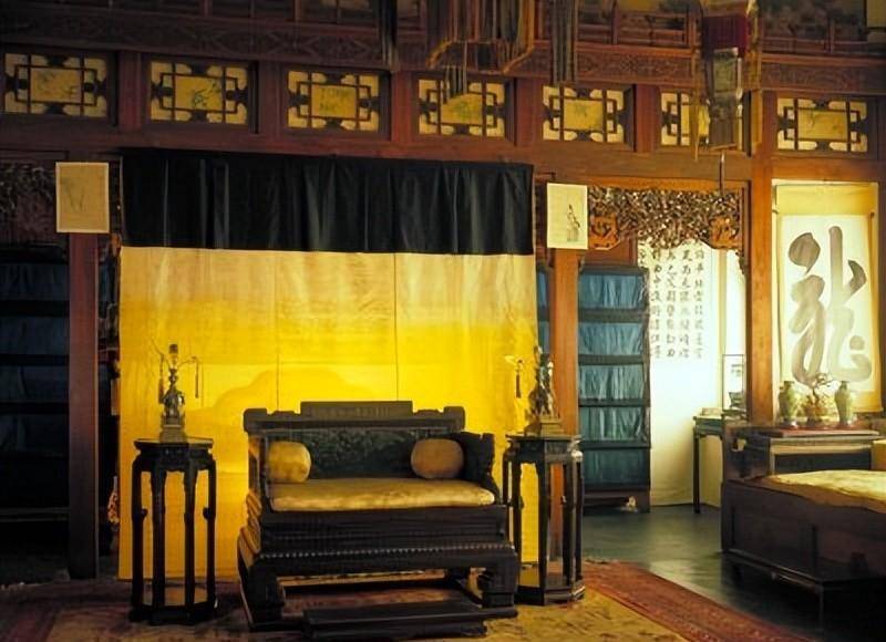 都曾反映过同一事件:故宫内部的"多功能厅"养心殿,无论寒冬酷暑,里面