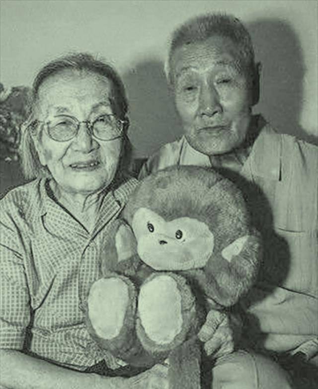 夫妻恩爱68年,却因子女阻拦,至死不能相见?隐情比想象的更虐心