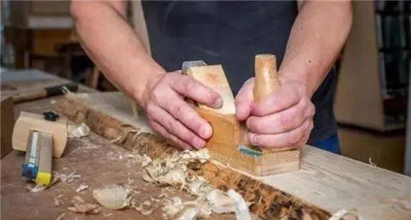 有个木匠办6张身份证,娶了6个媳妇,骗了17个亿,还把公安局新建的大楼