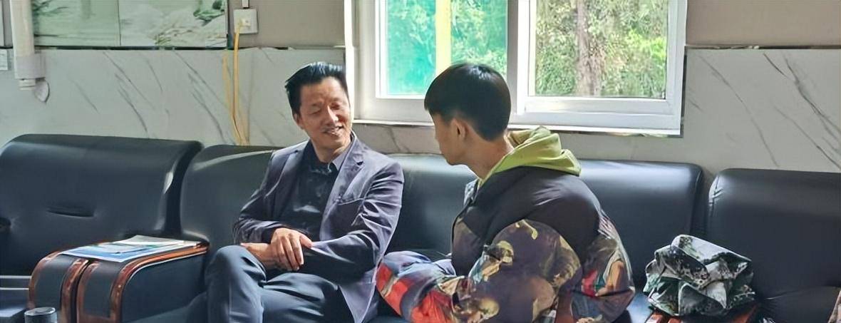 网传他的职校让学生挖煤_张俊成_工作_阿姨