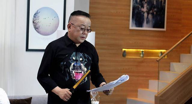 王刚的四合院:齐白石的画,和珅的奏折,全是古董字画,价值连城