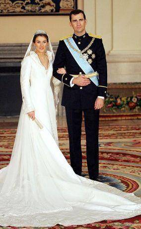 14岁她插足老师家庭,32岁她成了王妃,42岁晋升最美王后