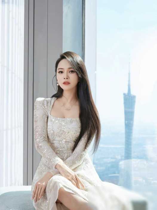 笑不活了,秦昊母亲节给伊能静转账8888,我却笑死在网友评论