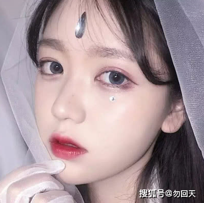 12星座:天生的美人胚子,一笑便"颠倒众生"的3大星座女!