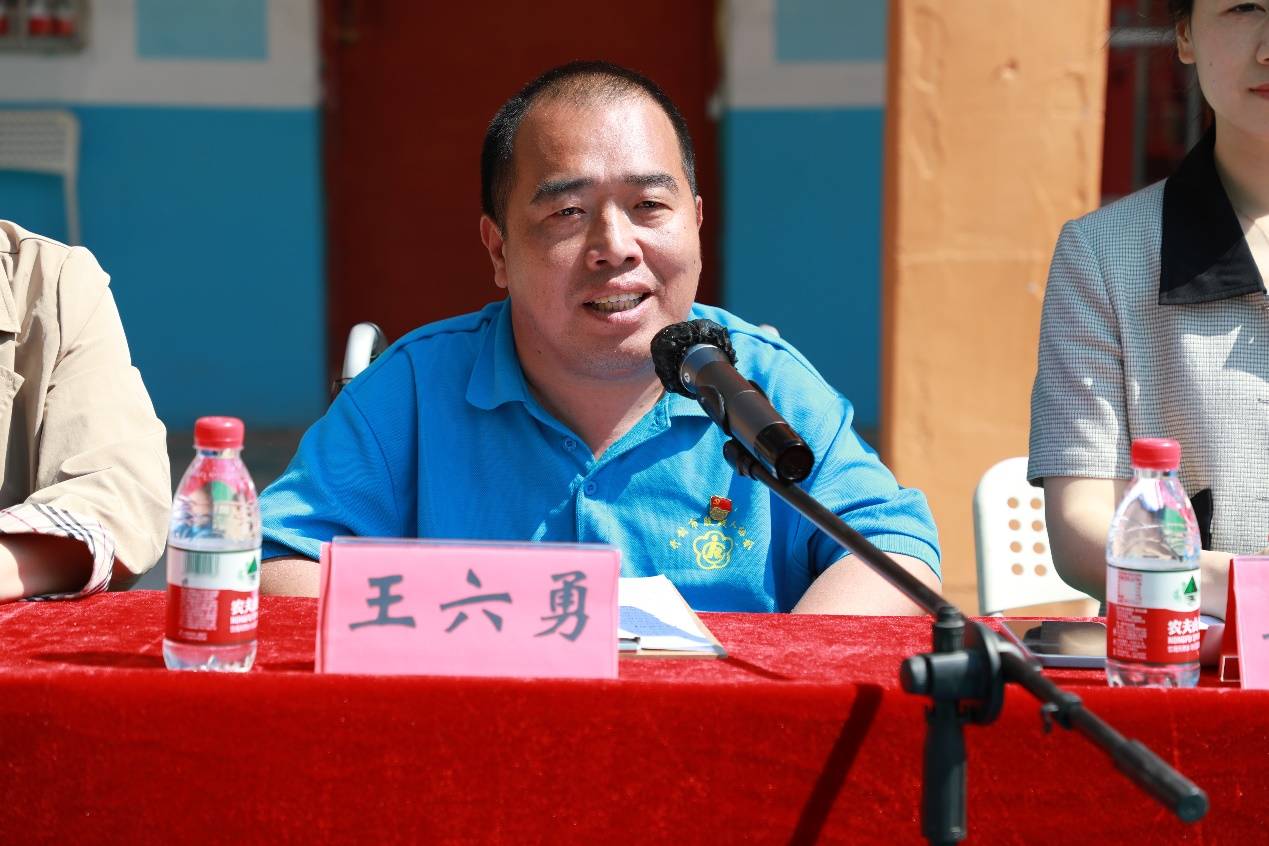 河南杞县:身残志坚王六勇首场励志报告会举行