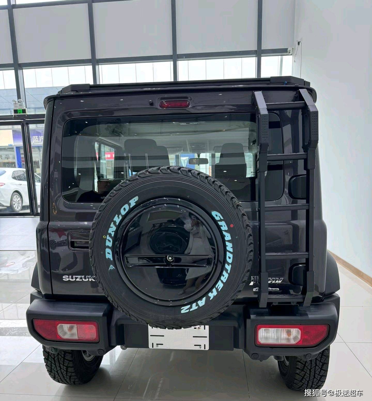 全新铃木吉姆尼四驱越野车:无畏探索,征服未知