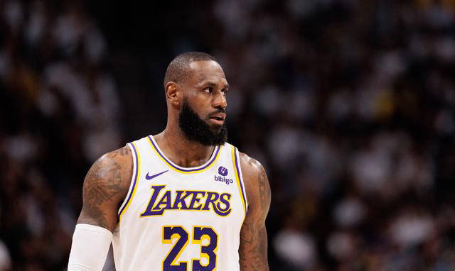 詹姆斯录视频祝贺文班亚马获奖!