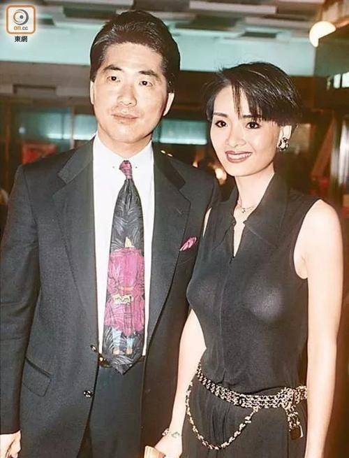 她靠大尺度片成名,曾花200万为胸器买保险,今58岁没人敢娶