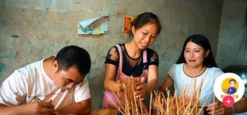 福建34岁女人离异带娃,3年变成超级网红,身价超1000万