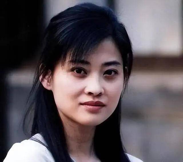 1994年春晚,朱时茂小品中充当"道具"的女孩,如今已经大红_梅婷_观众