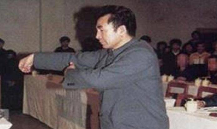 80年代,名噪一时的"气功大师"张宝胜,为何成了过街老鼠